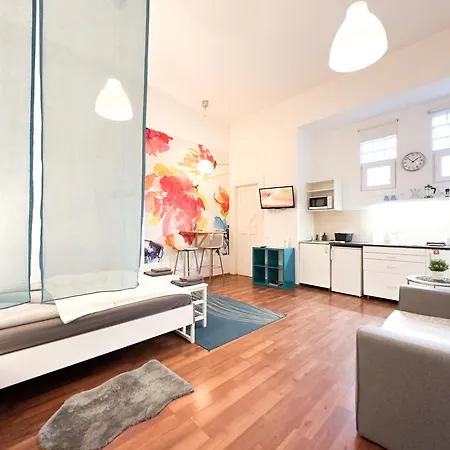 Charming Central Studio Apt - Flora'S Room Budapest Exterior photo