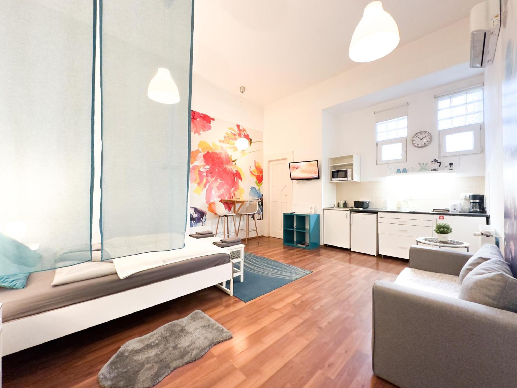 Charming - Flora's Apartment *
